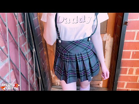 ❤️ Schoolgirl sûget har lul djip en neukt ynstee fan klassen. ❤❌ Kwaliteitsseks by wy ❌️❤
