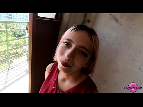❤️ Studint Sensual sûget in frjemdling yn 'e bûtenwrâld - Cum op syn gesicht ❤❌ Kwaliteitsseks by wy ❌️❤